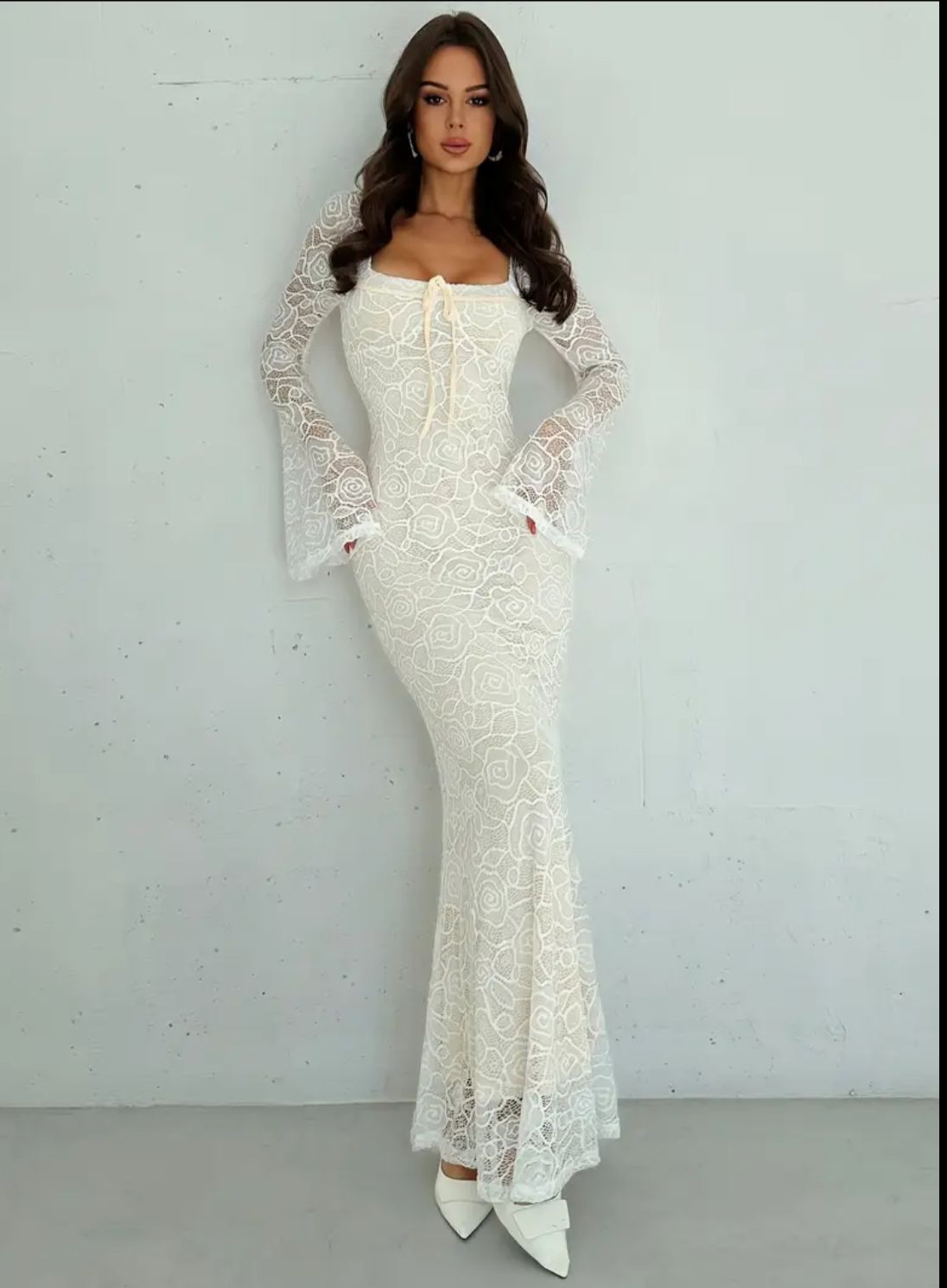 Dress Long semi-sheer with a square neck