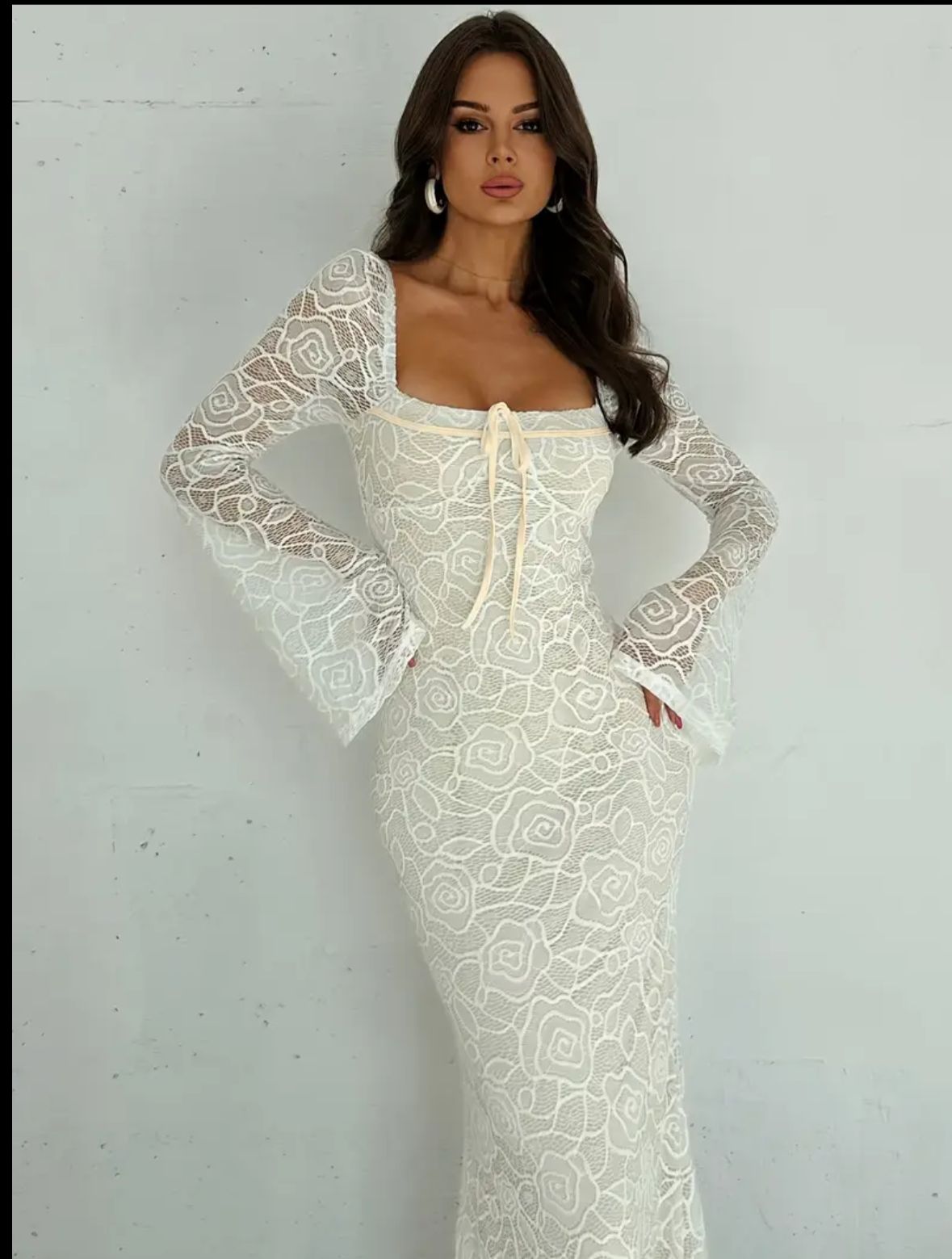 Dress Long semi-sheer with a square neck