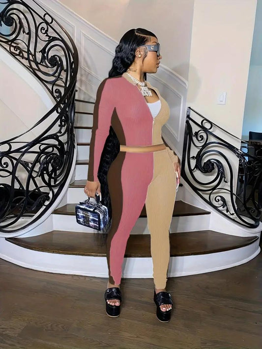 Two-piece set with contrasting colors and cropped jacket